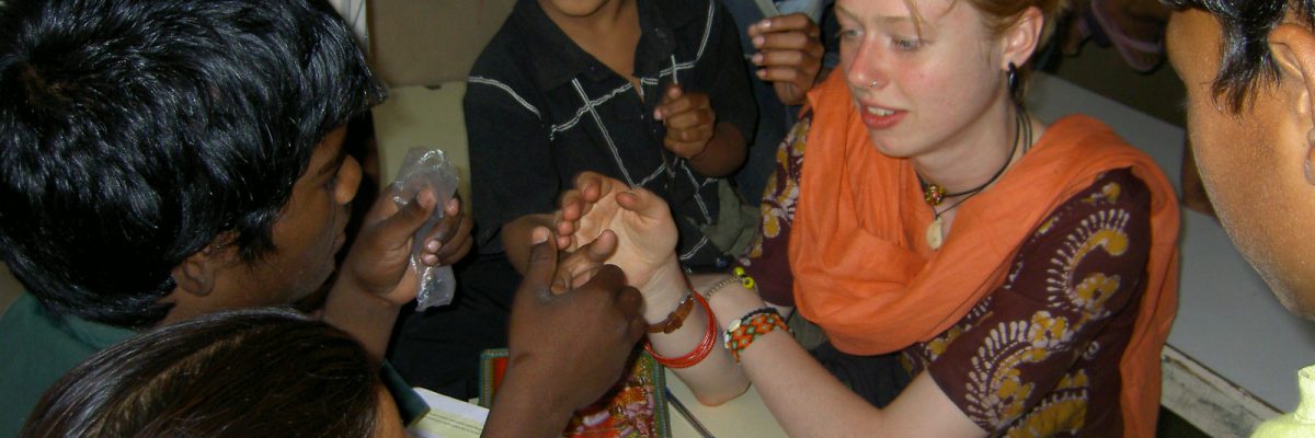 Bildungsreferentin Steffi bei einem ersten Besuch der Partnerorganisation SBT im Jahr 2005.